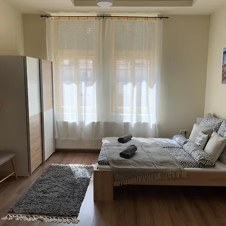 Háromszobás A Főutcán *